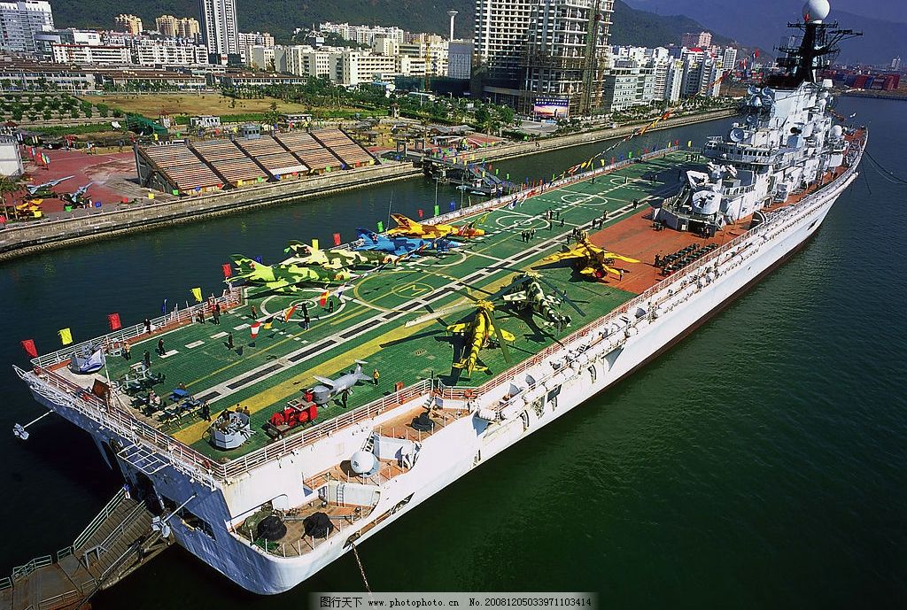 明斯克航母图片