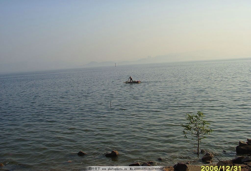 海边 景色 船 游船 大海 河堤 天空 风景 旅游摄影 自然风景