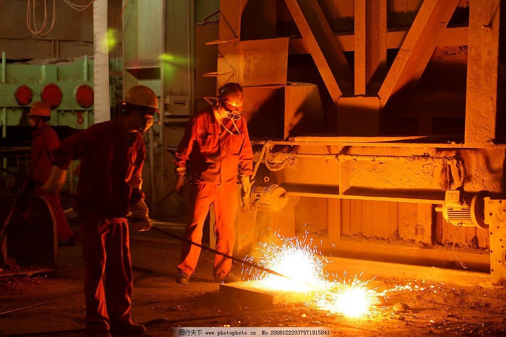 炼钢情景图片
